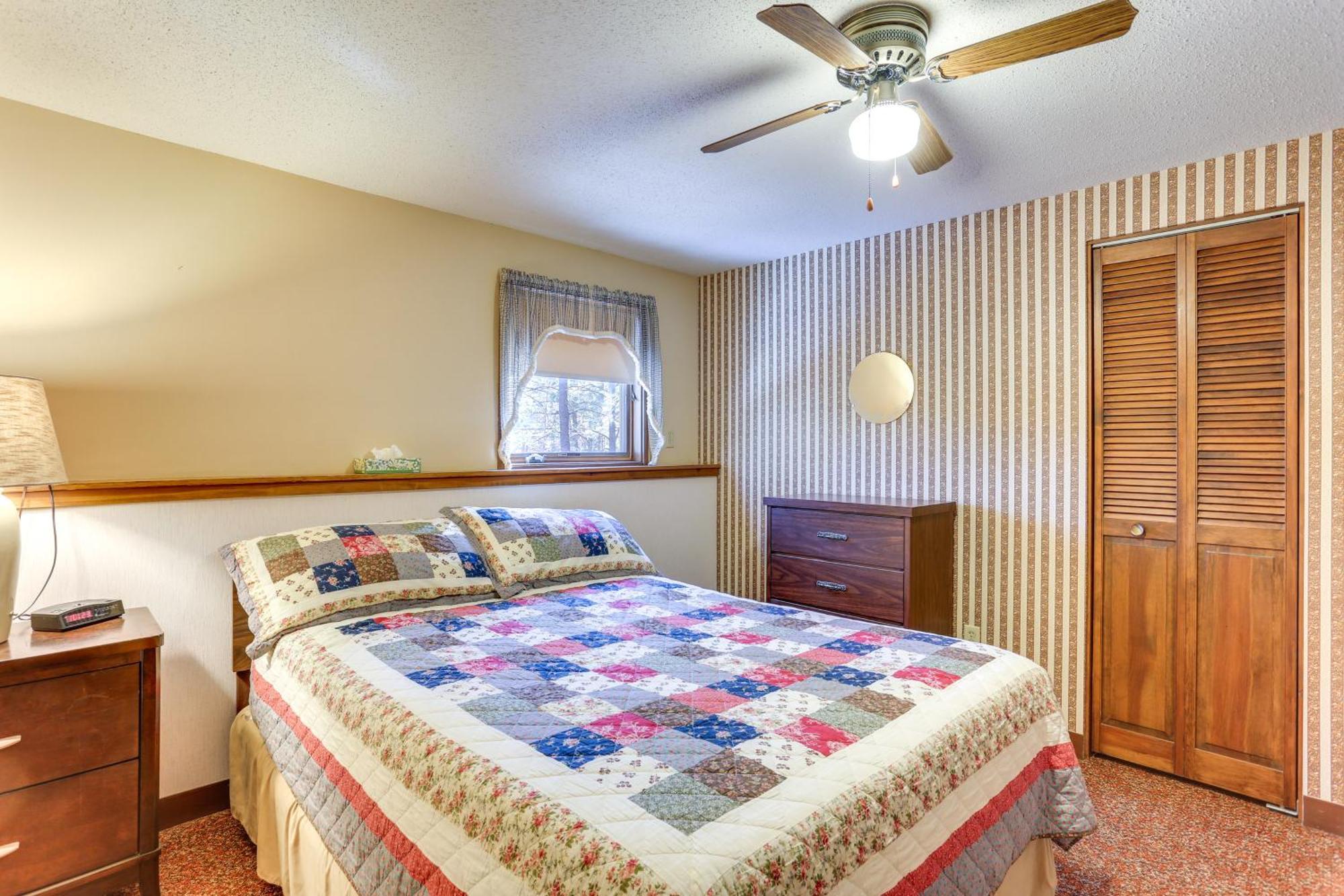 Holiday home Cozy Black Hills Nature Retreat With Private Deck! *